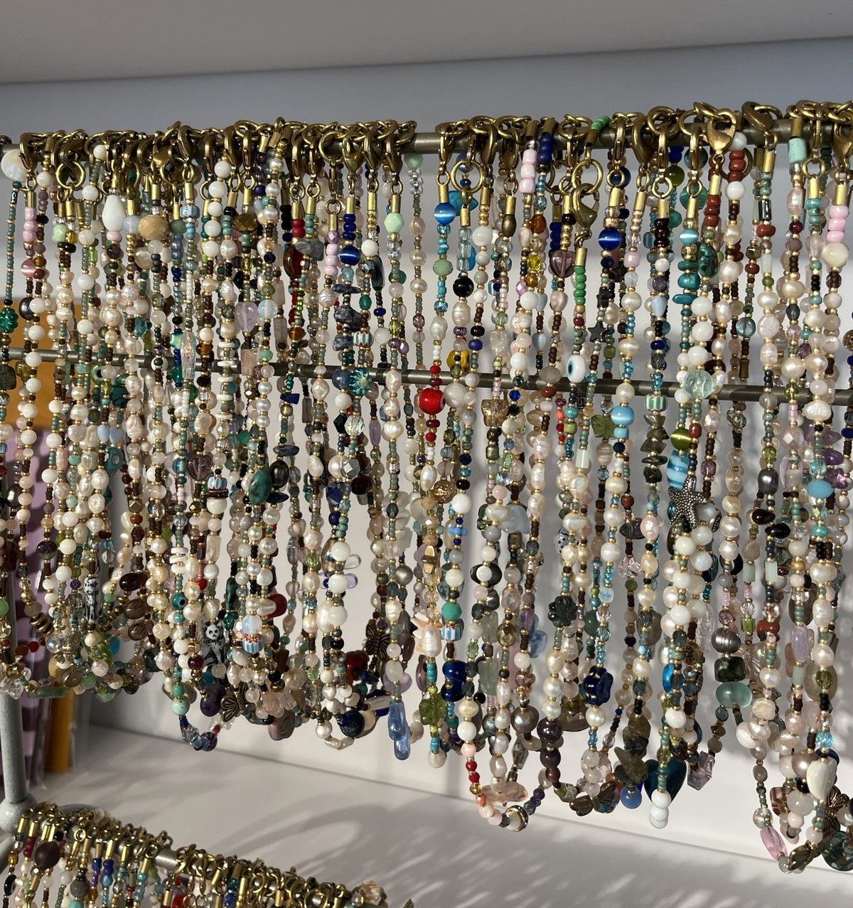 Colliers assortis avec perles et breloques