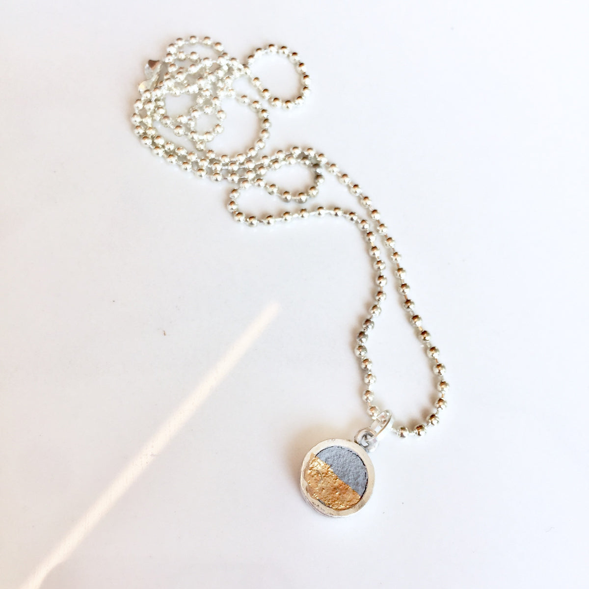 Pendentif en argent ÉPAIS sur chaîne