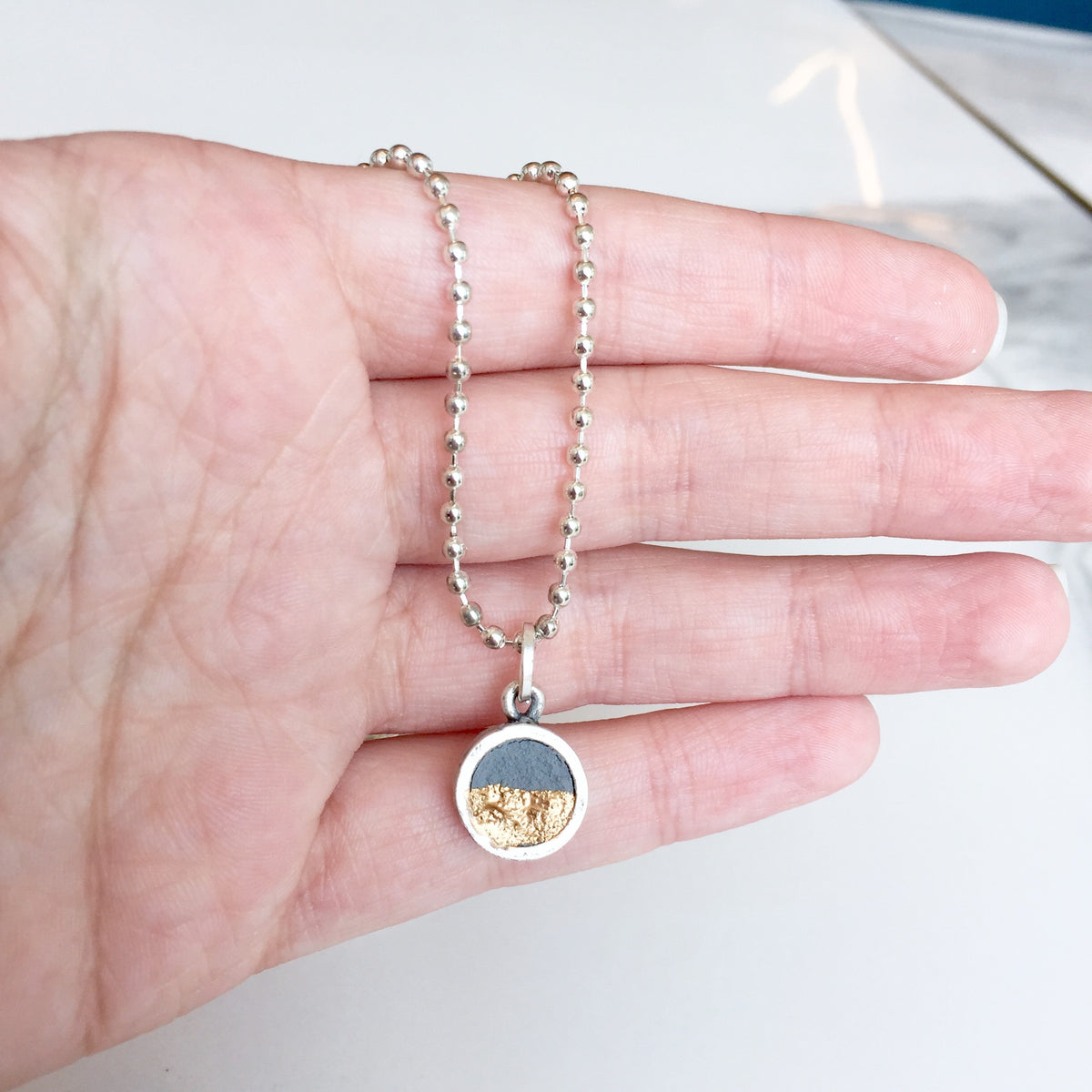 Pendentif en argent ÉPAIS sur chaîne